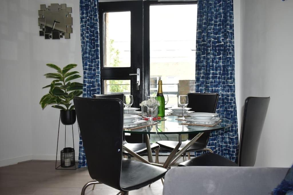 Tottenham Hotspurs Stays At The Gascoigne Suite London Eksteriør bilde